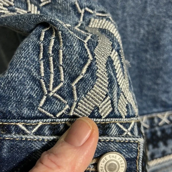 Free People denim jacket we the free size L excellent condition. - Picture 6 of 8